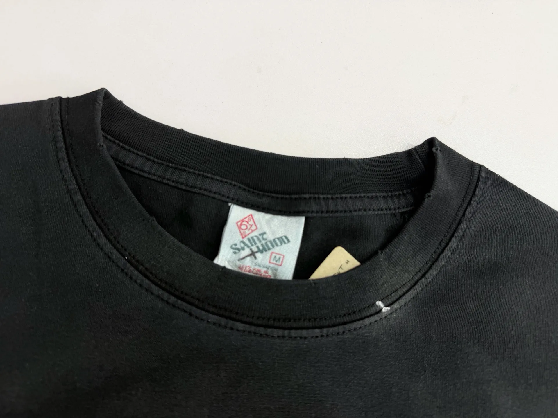 ❥8039 P146 Saint Mxxxxxx ✖️NBHD new style, made of double yarn cotton batik fabric, 290 grams, comfortable and breathable. Full of street feel, loose fit. Craftsmanship: holes + crack printing + graffiti + spray coding, batik and wash. Size: (S-M-L-XL) Color: Washed Black